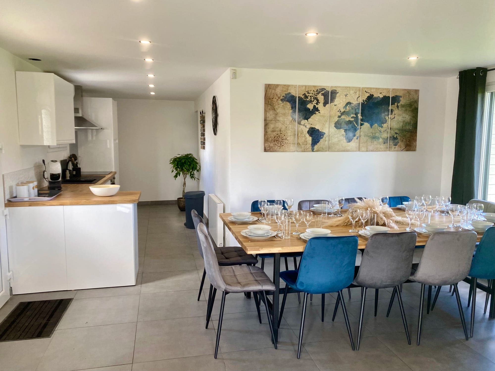 Open kitchen and dining room seating 12 at Gîte Cassis