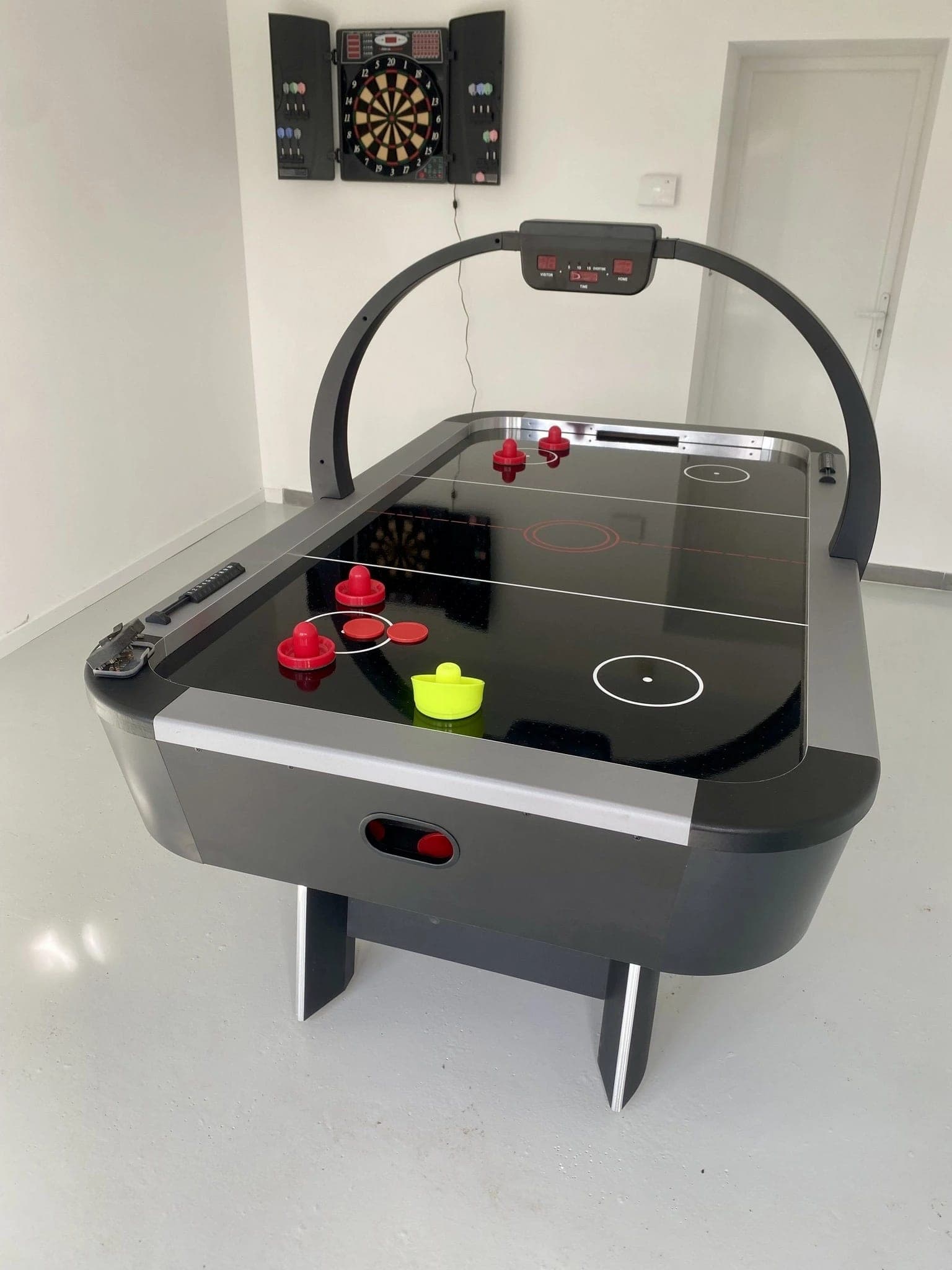Private games room at Gîte Cassis with air hockey and darts