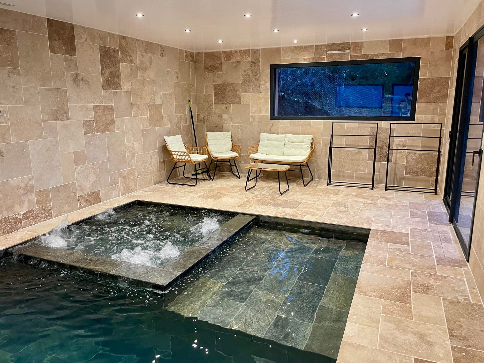 Jacuzzi at Gîte Myrtille, beside the indoor pool